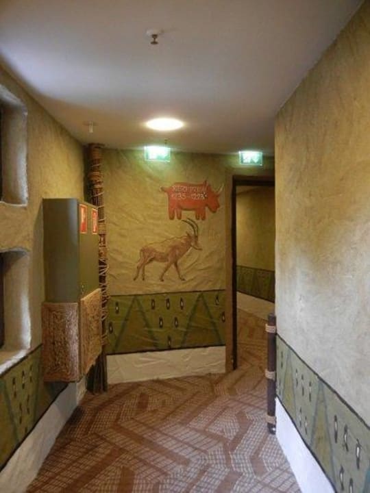 Hotelflur der zur Erkundung einlädt Hotel Matamba - Phantasialand Erlebnishotel