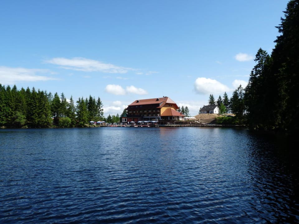 Seeblick auf das neue Berghotel Mummelsee Berghotel Mummelsee