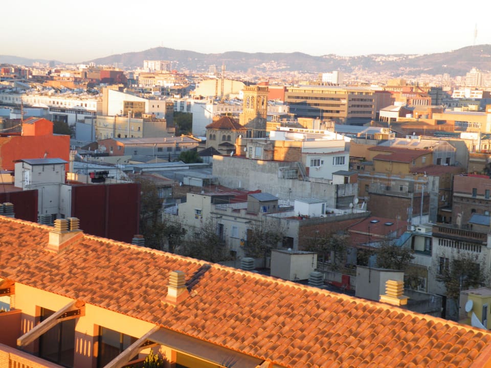 Die Stadt erwacht, Blick aus dem Zimmer Hotel 4 Barcelona