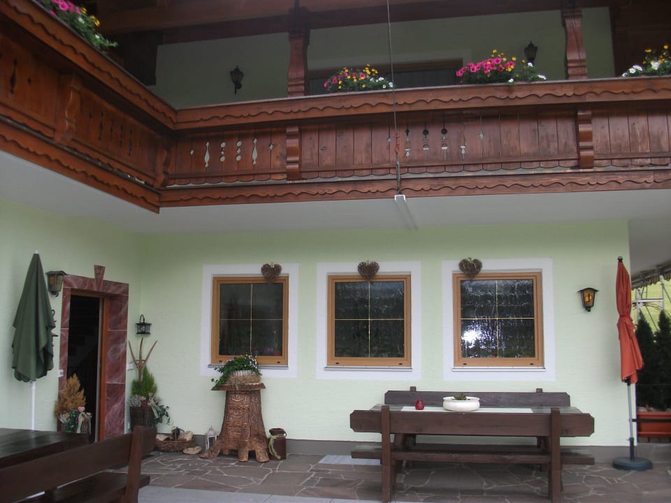 Neuer Fassadenanstrich in lindgrün Ferienwohnungen Gästehaus Lärcheck