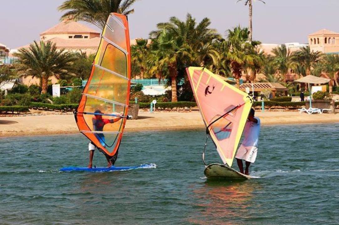 Surfer auf der Lagune Mövenpick Resort & Spa El Gouna