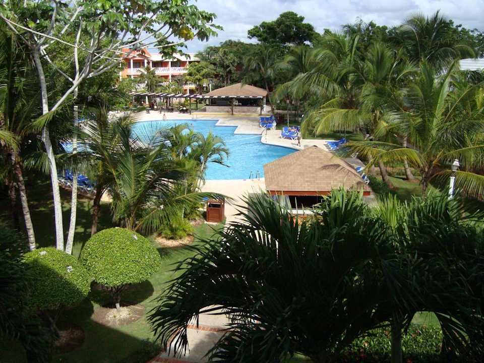 Blick in die gepflegte Hotelanlage BelleVue Dominican Bay