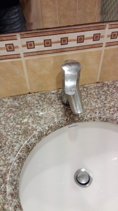 Schimmel im Bad. Familienzimmer 705 VONRESORT Golden Beach