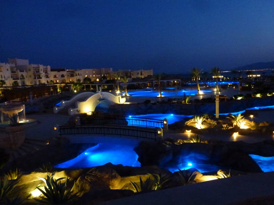 Poolanlage bei Nacht Hotel Kempinski Soma Bay