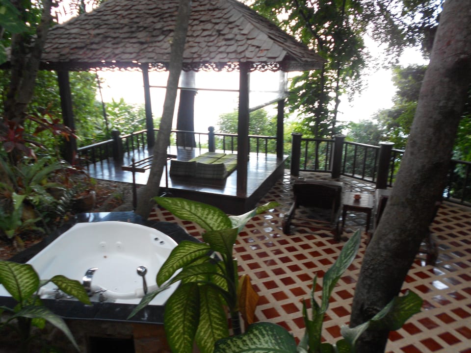 Aussenbereich der Spa Villa Panviman Resort Koh Phangan