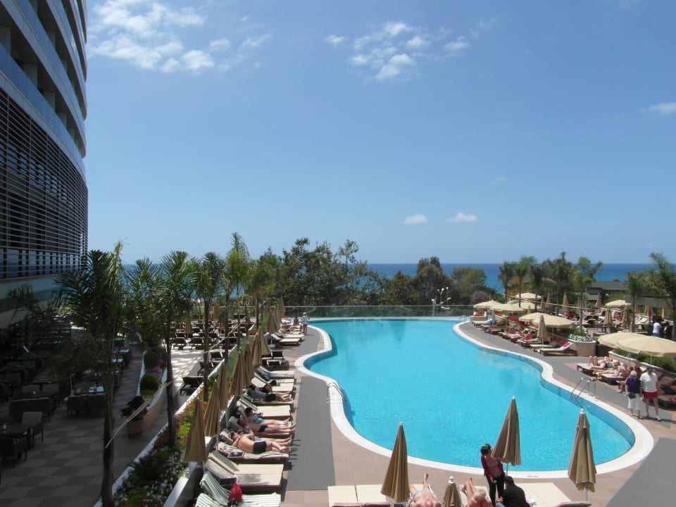 Pool mit blick auf Bäume Michell Hotel & Spa