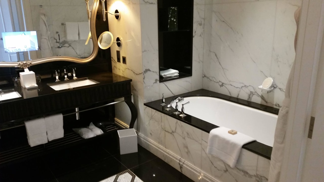 Ein traumhaftes Bad Four Seasons Hotel Baku