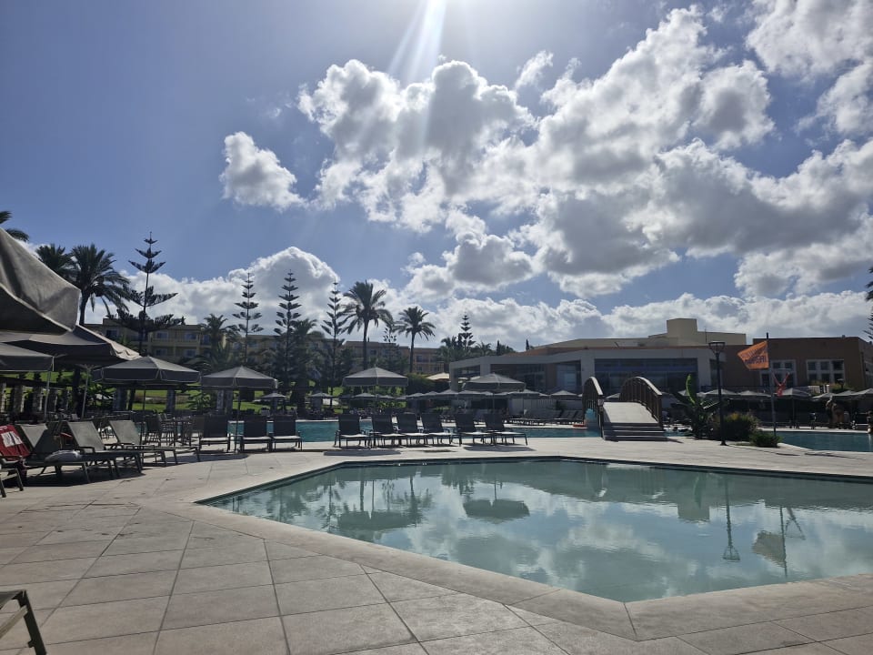 Pool Hotel Horizon Beach Resort