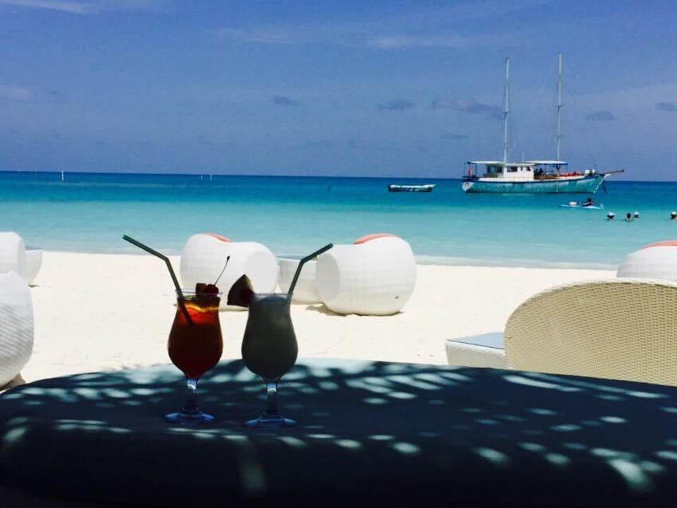 Dhonibar Meeru Maldives Resort Island