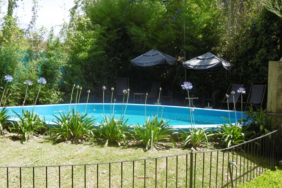 Der kleine Pool im Garten Villa Julia Suites & Resorts