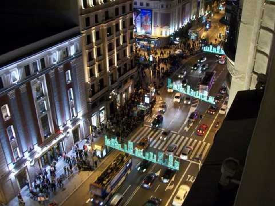 Gran Via bei Nacht Hotel Atlantico