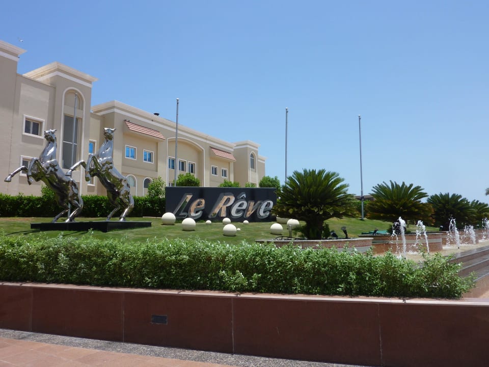 Eingang Premier Le Reve Hotel & Spa