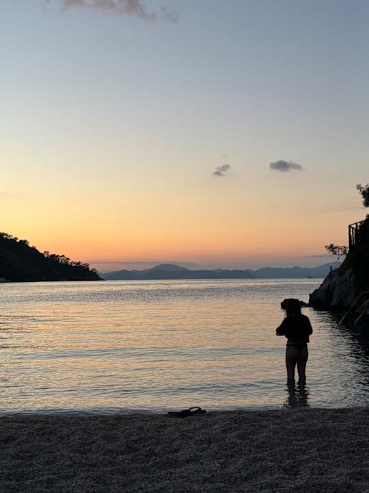 Strand Hillside Beach Club