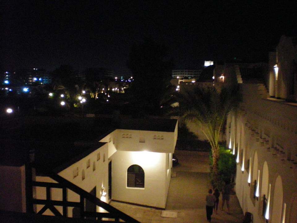 Hotelanlage bei Nacht Arabella Azur Resort