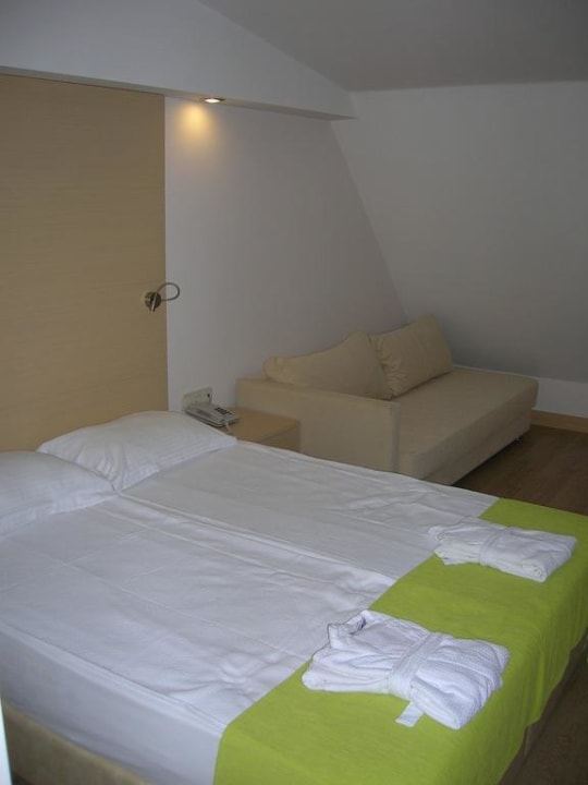 Bett Haupthaus Zi 568 Hotel Oleander