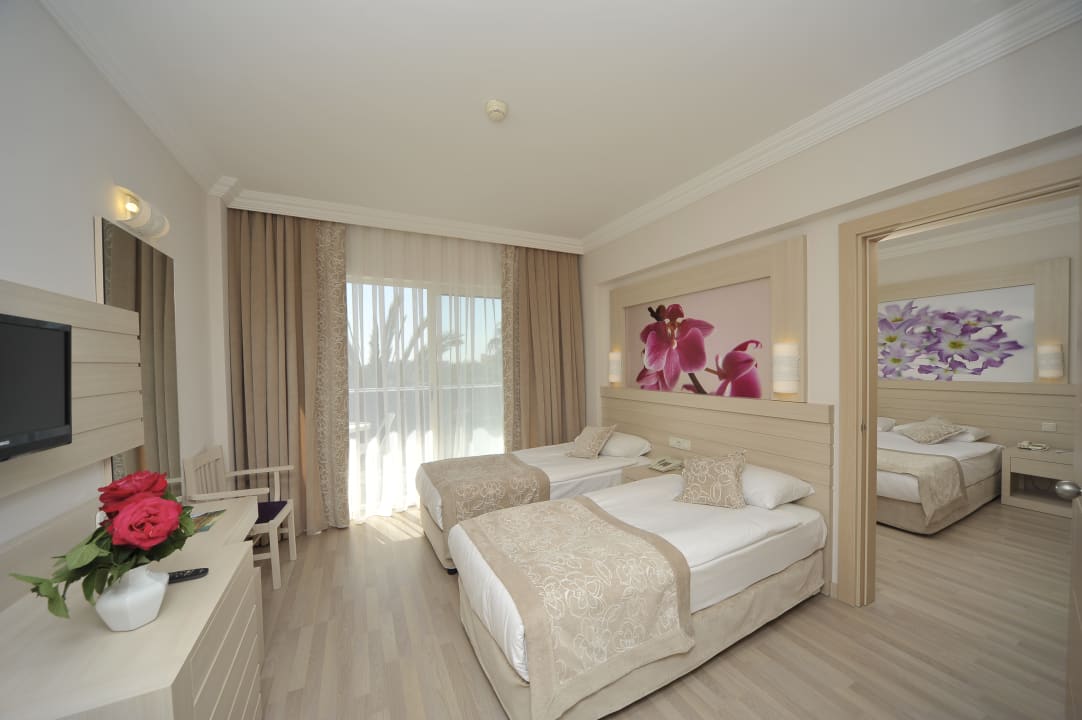 Zimmer Seaden Corolla Hotel