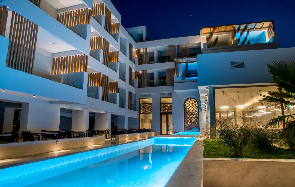 Außenansicht AKASHA Beach Hotel & Spa