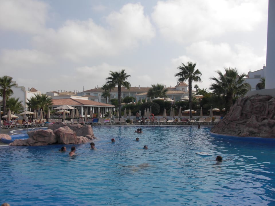Teilansicht der Poolanlage Hotel Riu Chiclana