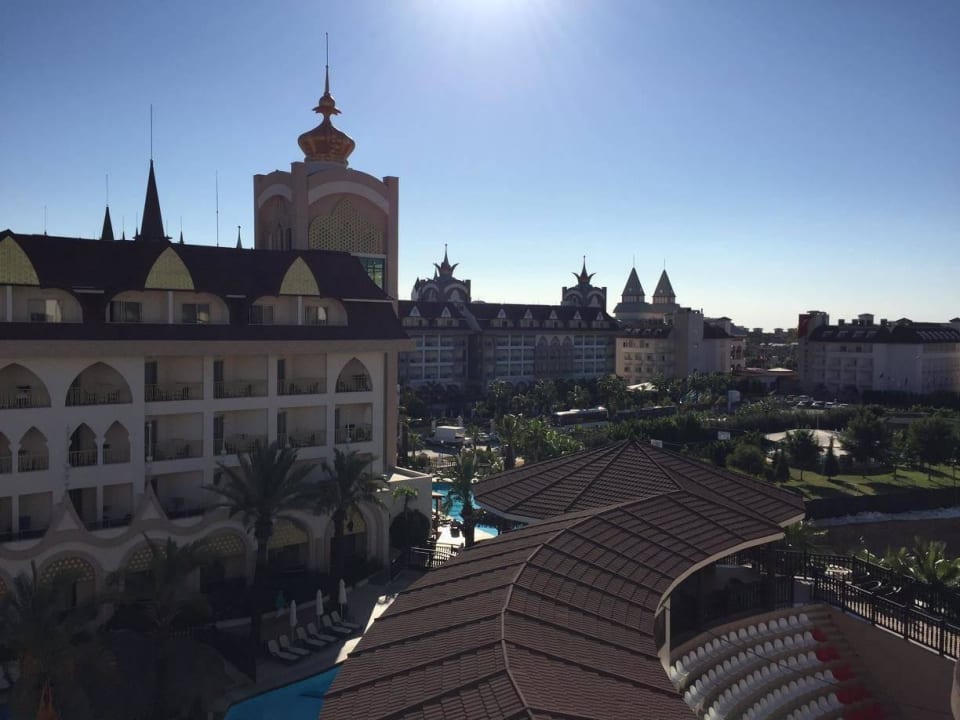 Vom Balkon Well Palace Side