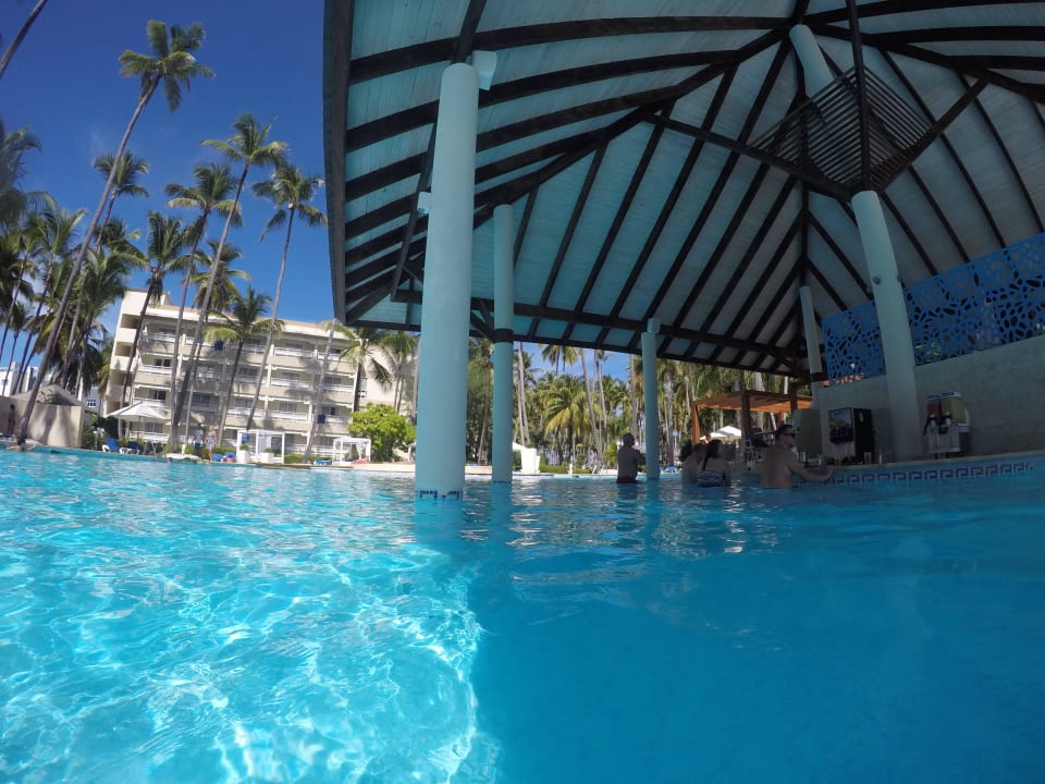 Pool mit Bar Vista Sol Punta Cana