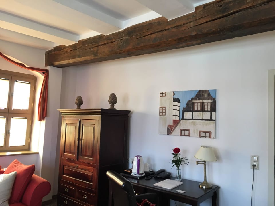 TV Schrank und Schreibtisch Hotel Wyndham Garden Quedlinburg Stadtschloss