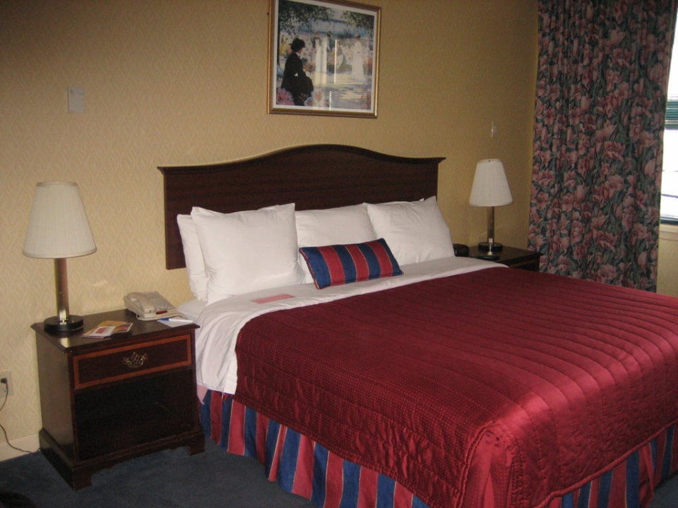 Doppelbett im Hauptzimmer Ramada by Wyndham Jersey City