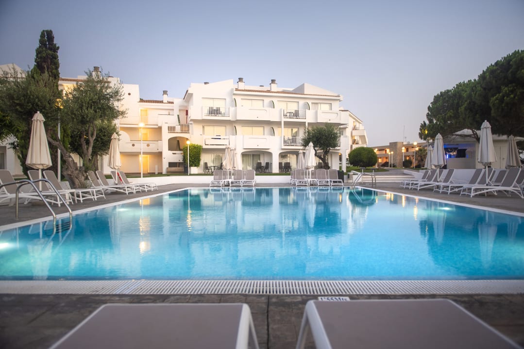 Pool blau punta reina