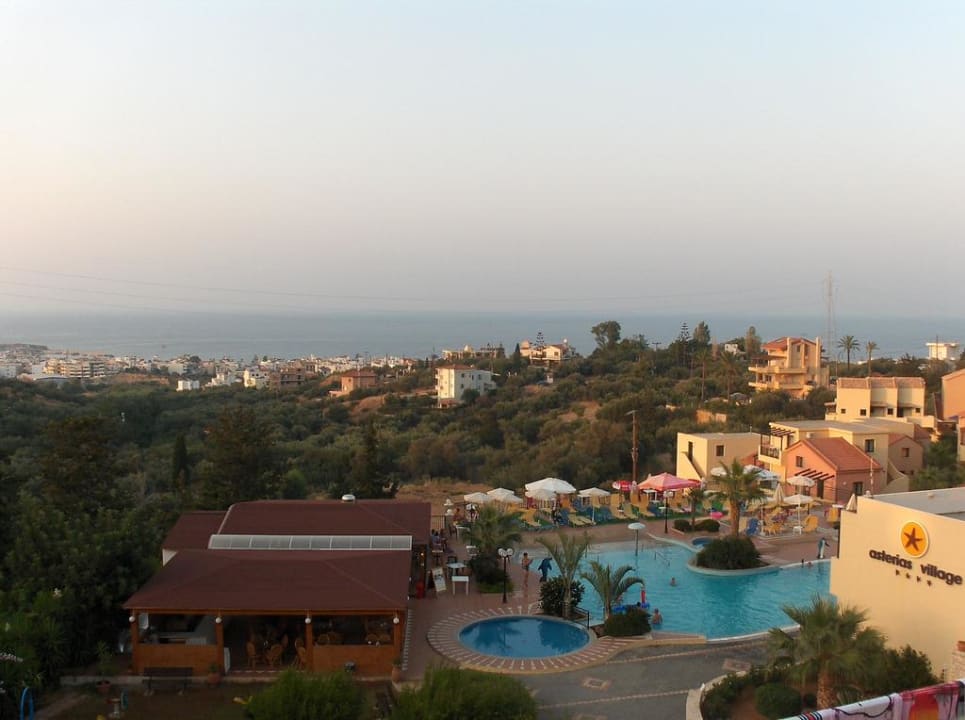 Blick von der Restaurant-Terrasse aufs Meer Asterias Village Resort