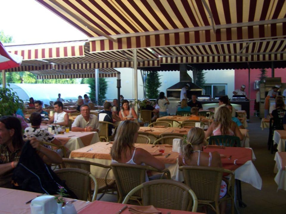 Fütterungszeit Hotel Orfeus Park