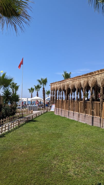 Strand Mary Hotel Side