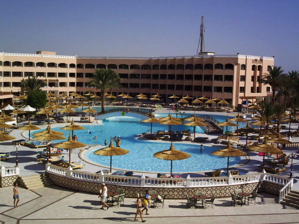 Ausblick auf den Pool Beach Albatros Resort