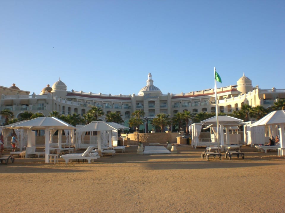 Blick vom Strand auf das Hotel Kaisol Romance Resort