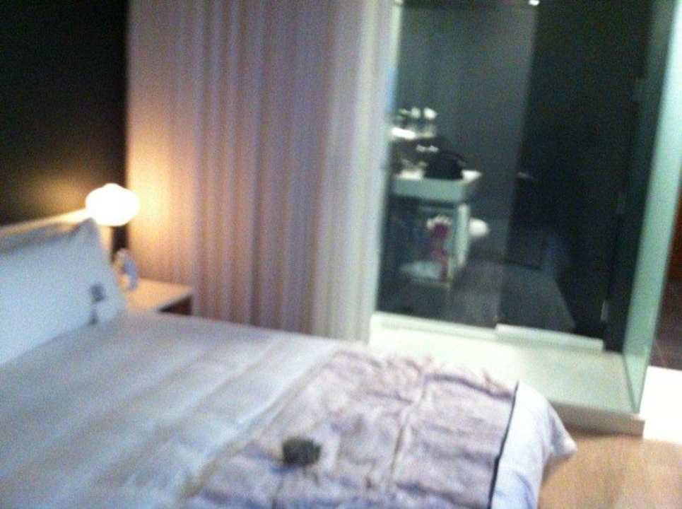 Blick vom Zimmer ins Bad Hotel Ames, A Morgans Original