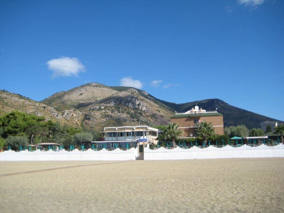 Вид с моря Hotel Villa Dei Principi