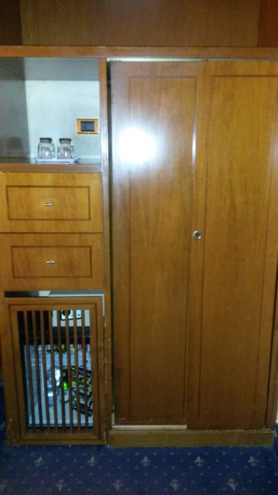 Schrank  Hotel Nuovo Quattro Fontane