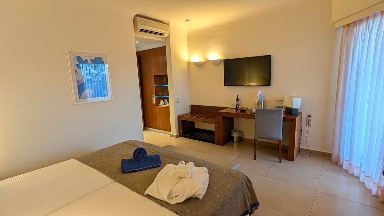 Zimmer Apollonia Beach Resort & Spa