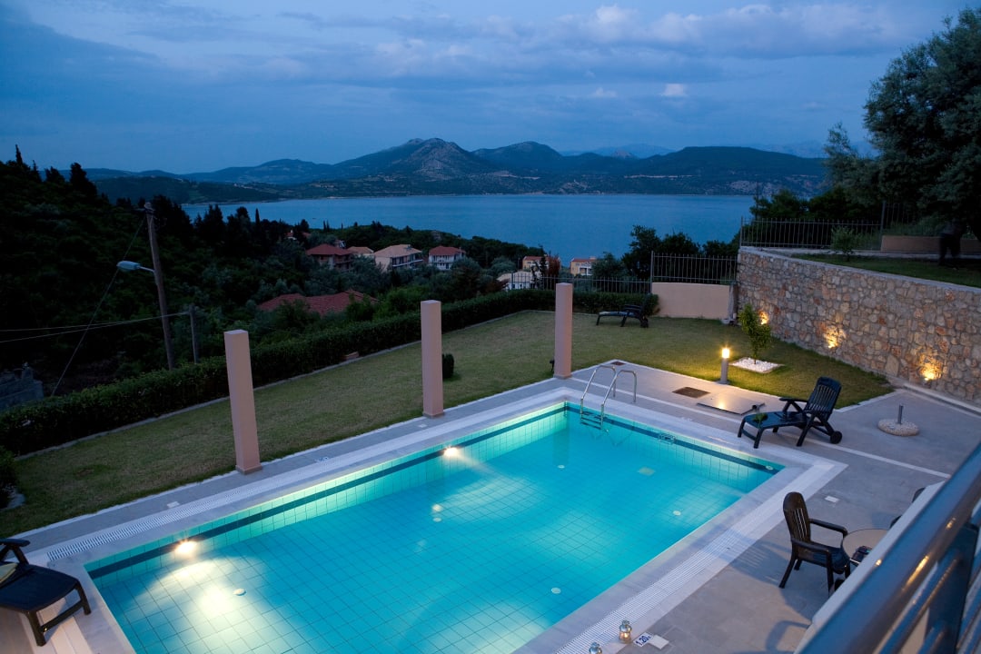 Pool Thealos Village