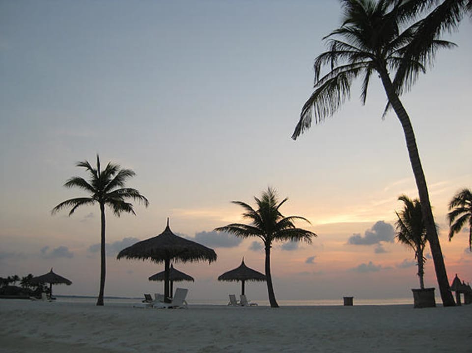 Blick auf die sSandzunge Veligandu Maldives Resort Island