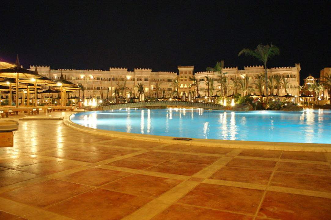 Poolanlage bei Nacht Pickalbatros Palace Resort
