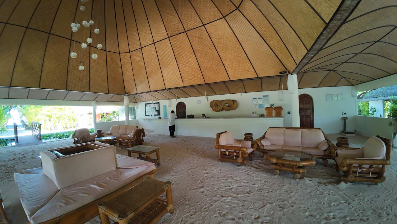 Lobby Angaga Island Resort