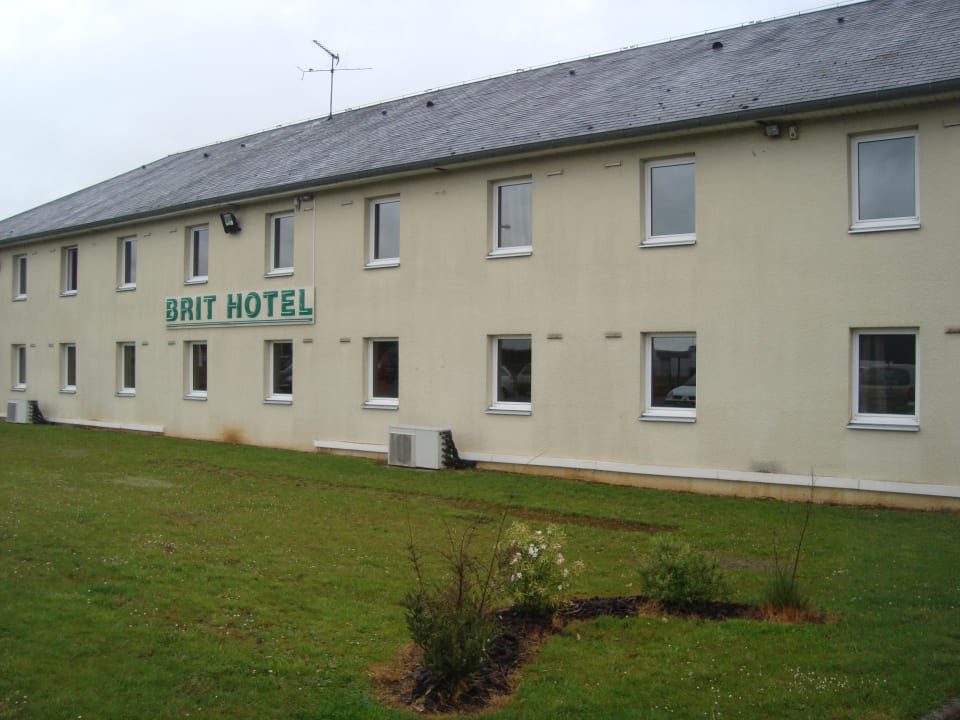 Hotelfront zur Straßenseite Brit Hotel Le Prema Blois
