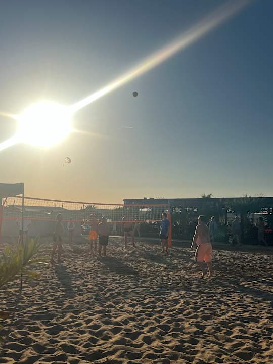 Strand Well Palace Side