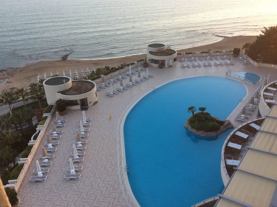 Am Eingang Melas Resort Hotel