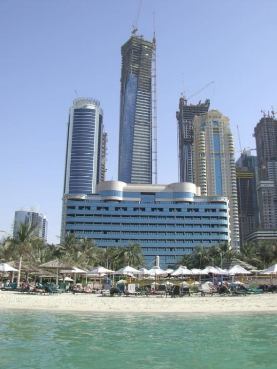 Außenansicht vom Meer aus Le Meridien Mina Seyahi Beach Resort & Waterpark