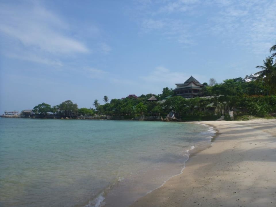 Strand mit Hotelansicht Haad Son Resort