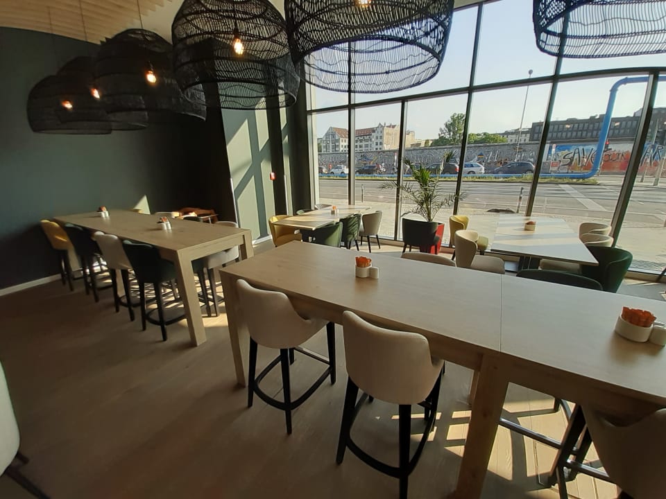 Gastro Hampton by Hilton Berlin City East Side Gallery