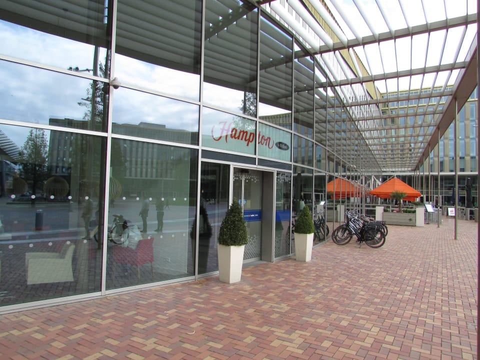 Hotelansicht (Eingang) Hampton by Hilton Amsterdam / Arena Boulevard
