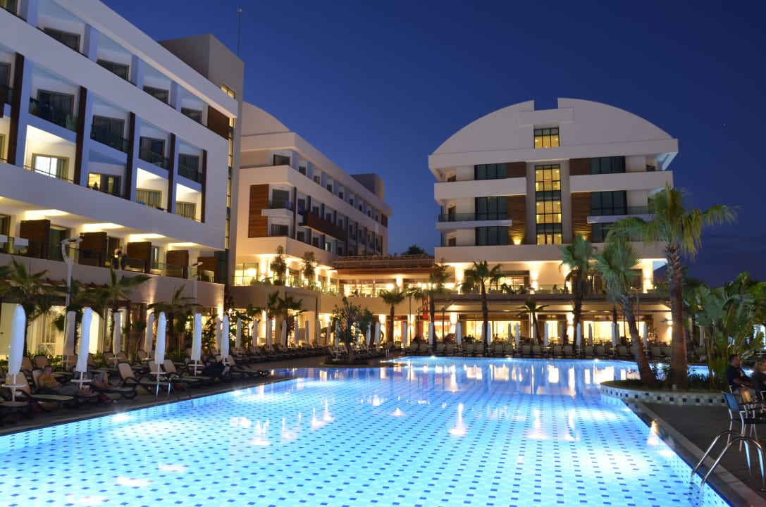 Außenansicht Port Side Resort Hotel