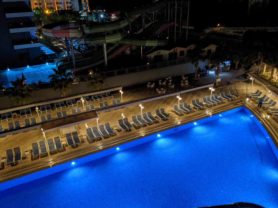 Pool Ramada Resort by Wyndham Side