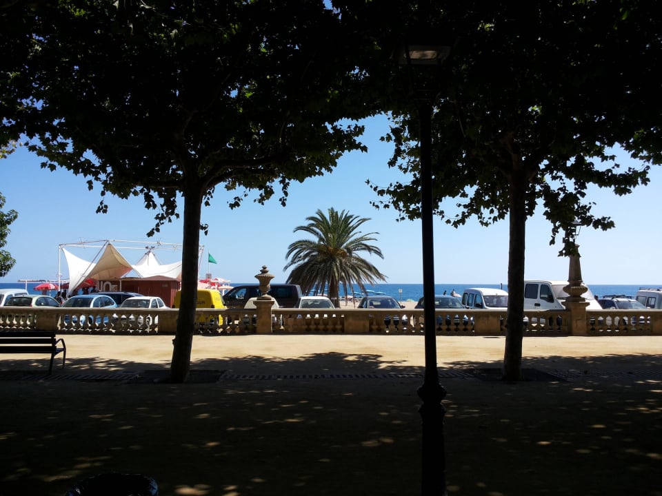 Vom Hotel über die Stranpromenade zum Strand Espanya - 30º hotels